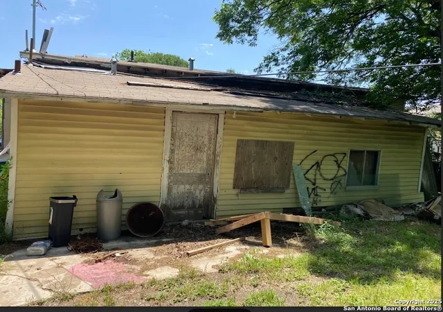 Photo 3 of Sale Pending at 855 Cavalier, San Antonio, TX 78225 | MLS# 1910341 | Listing updated on 2025-12-05