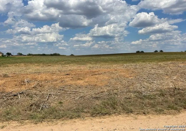 Photo 4 of Sale Pending at 843 County Rd 232, Floresville, TX 78114 | MLS# 1910415 | Listing updated on 2026-04-19