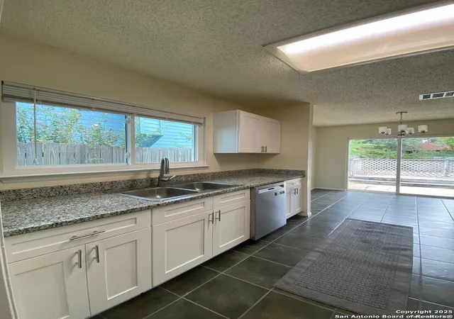 Photo 4 of Single family home for sale at 9406 Bendell, San Antonio, TX 78250 | MLS# 1910449 | Listing updated on 2025-11-23