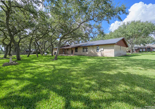 3rd image of 6 Windridge, Beeville, TX 78102 | MLS# 1910450