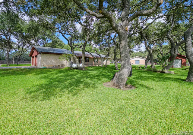 4th image of 6 Windridge, Beeville, TX 78102 | MLS# 1910450