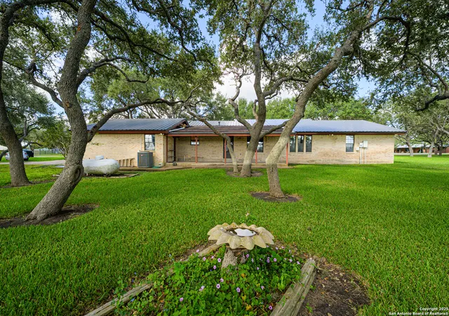 5th image of 6 Windridge, Beeville, TX 78102 | MLS# 1910450