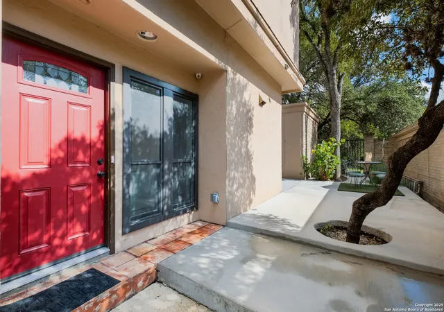 Photo 3 of Sale Pending at 11306 Shadow Path, San Antonio, TX 78230 | MLS# 1910463 | Listing updated on 2026-02-01