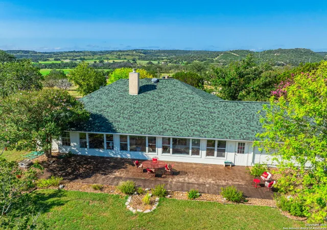 Photo 4 of Single family home for sale at 220 Lower Turtle Creek, Kerrville, TX 78028 | MLS# 1910498 | Listing updated on 2025-10-07