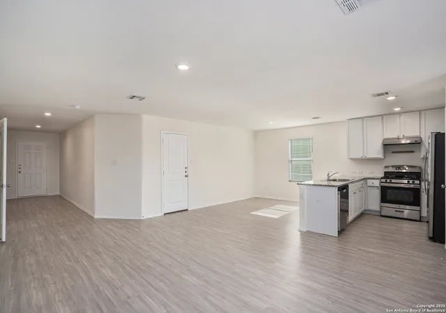 3rd image of 10526 Varmus Dr, Converse, TX 78109 | MLS# 1910507