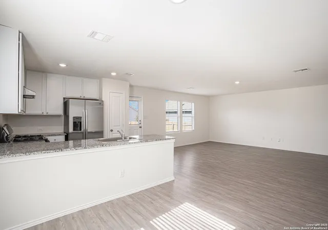 4th image of 10526 Varmus Dr, Converse, TX 78109 | MLS# 1910507
