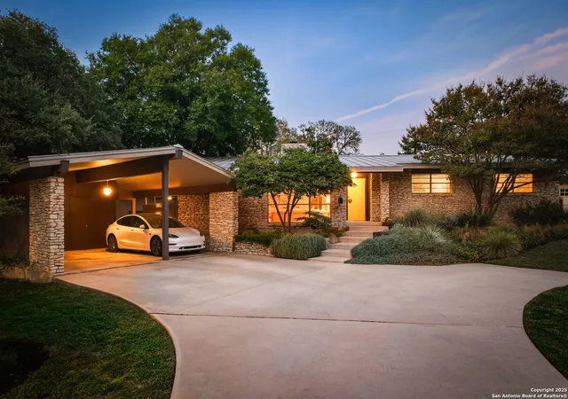 Photo 2 of Sale Pending at 411 Fantasia, San Antonio, TX 78216 | MLS# 1910593 | Listing updated on 2025-10-09