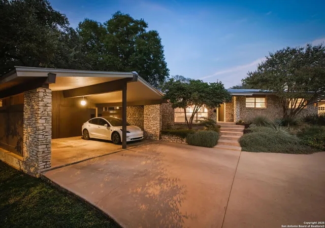 Photo 3 of Sale Pending at 411 Fantasia, San Antonio, TX 78216 | MLS# 1910593 | Listing updated on 2025-10-09
