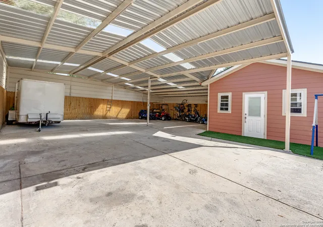 Photo 4 of Single family home for sale at 1247 W Mally Blvd, San Antonio, TX 78224 | MLS# 1910616 | Listing updated on 2025-12-09