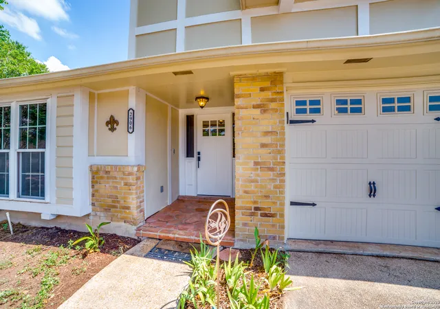 Photo 1 of Sale Pending at 2906 Bee Cave, San Antonio, TX 78231 | MLS# 1910637 | Listing updated on 2025-10-06