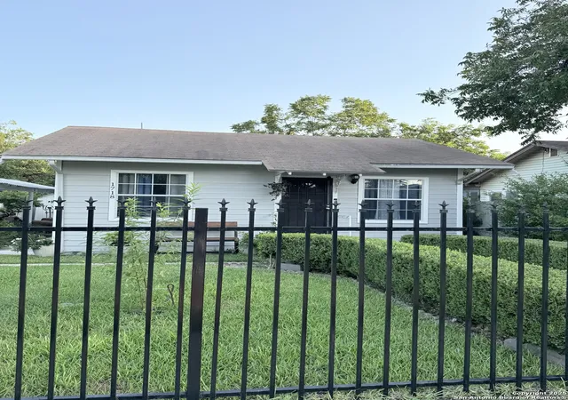 4th image of 1718 Santa Barbara, San Antonio, TX 78201 | MLS# 1910644