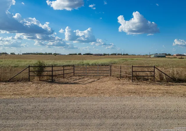 1st image of 1580 County Road 132, Floresville, TX 78114 | MLS# 1910647