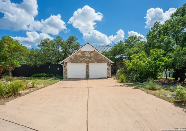 Photo 4 of Single family home for sale at 103 Connally, Kerrville, TX 78028 | MLS# 1910669 | Listing updated on 2025-10-07
