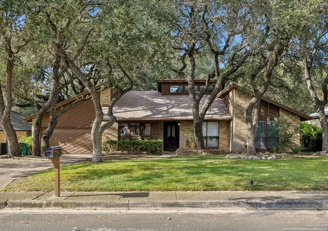 Photo 2 of Sale Pending at 3010 Low Oak St, San Antonio, TX 78232 | MLS# 1910682 | Listing updated on 2025-10-30