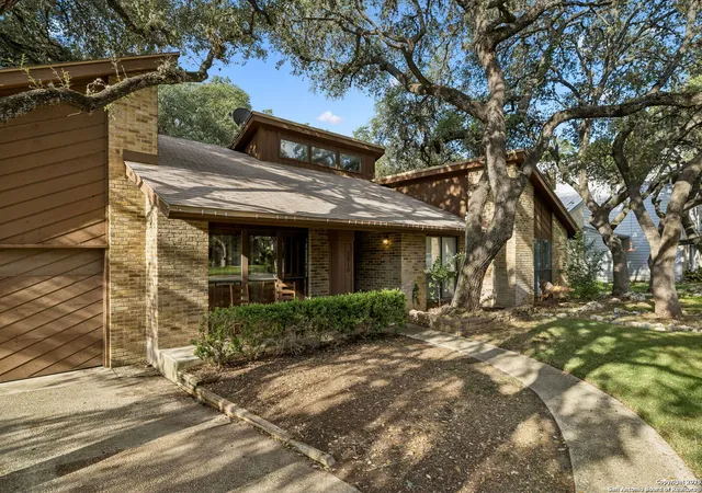 Photo 3 of Sale Pending at 3010 Low Oak St, San Antonio, TX 78232 | MLS# 1910682 | Listing updated on 2025-10-30