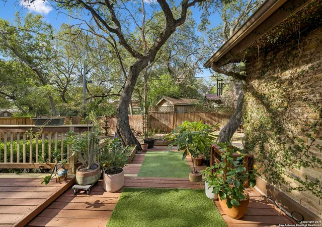 Photo 4 of Sale Pending at 3010 Low Oak St, San Antonio, TX 78232 | MLS# 1910682 | Listing updated on 2025-10-30