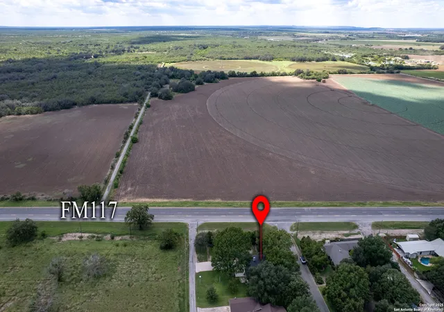 46th image of 101 S Bluebonnet Dr, Uvalde, TX 78801 | MLS# 1910734