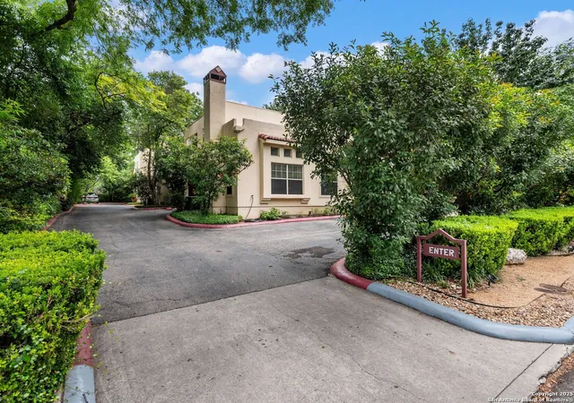 Photo 3 of Multi family home for sale at 207 Grandview, San Antonio, TX 78209 | MLS# 1910763 | Listing updated on 2025-10-07