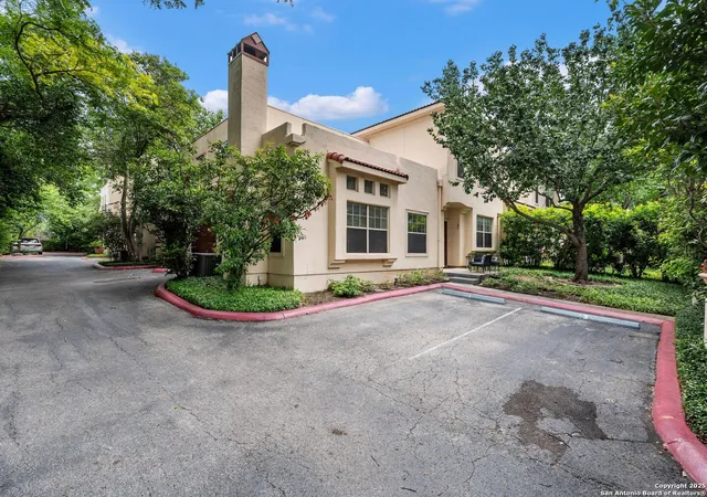 Photo 3 of House for sale at 207 Grandview, San Antonio, TX 78209 | MLS# 1910763 | Listing updated on 2025-10-07