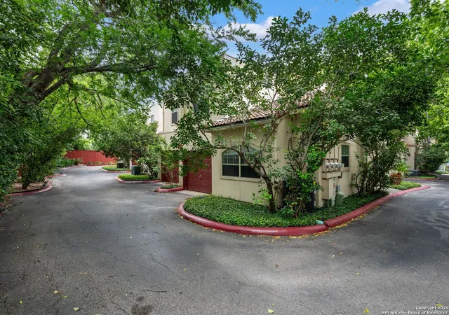 Photo 4 of House for sale at 207 Grandview, San Antonio, TX 78209 | MLS# 1910763 | Listing updated on 2025-10-07