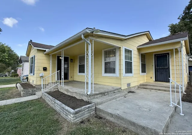 Photo 3 of Multi family home for sale at 1035 Vanderbilt, San Antonio, TX 78210 | MLS# 1910771 | Listing updated on 2025-10-28