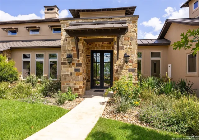 Photo 4 of Sale Pending at 210 Rio Cordillera, Boerne, TX 78006 | MLS# 1910805 | Listing updated on 2026-02-13