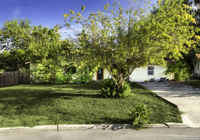 Photo 1 of Sale Pending at 3306 Fallen Leaf, San Antonio, TX 78230 | MLS# 1910806 | Listing updated on 2025-10-03