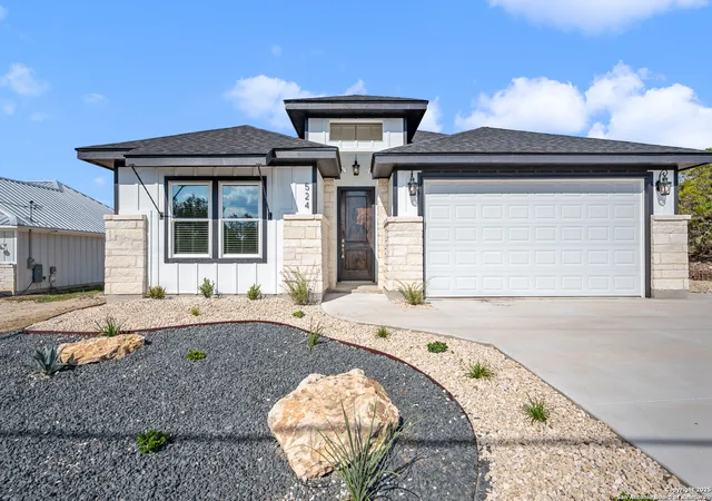 Photo 1 of Single family home for sale at 141 Prairie Tea, Canyon Lake, TX 78133 | MLS# 1910846 | Listing updated on 2026-06-24