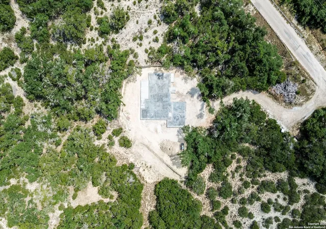 Photo 2 of Single family home for sale at 141 Prairie Tea, Canyon Lake, TX 78133 | MLS# 1910846 | Listing updated on 2026-06-24