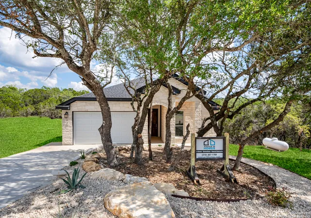 Photo 1 of Single family home for sale at 1066 Primrose Path, Canyon Lake, TX 78133 | MLS# 1910851 | Listing updated on 2026-06-24
