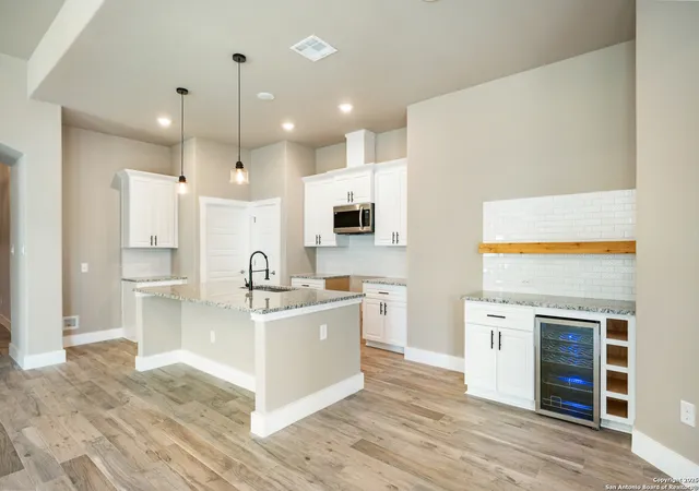 Photo 4 of Single family home for sale at 1066 Primrose Path, Canyon Lake, TX 78133 | MLS# 1910851 | Listing updated on 2026-06-24