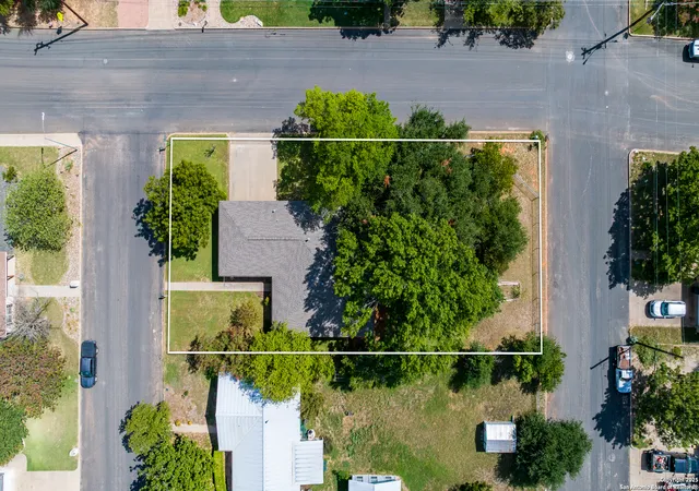 Photo 2 of Sale Pending at 101 Broadmoor, Fredericksburg, TX 78624 | MLS# 1910874 | Listing updated on 2025-09-29