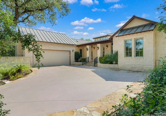 Photo 3 of Sale Pending at 110 Manorbrook, San Antonio, TX 78230 | MLS# 1910876 | Listing updated on 2026-01-22