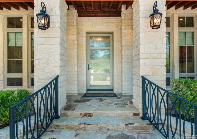 Photo 3 of Sale Pending at 110 Manorbrook, San Antonio, TX 78230 | MLS# 1910876 | Listing updated on 2026-01-22