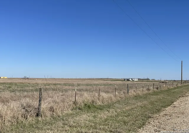 2nd image of 10 County Road 101, Floresville, TX 78114 | MLS# 1910895