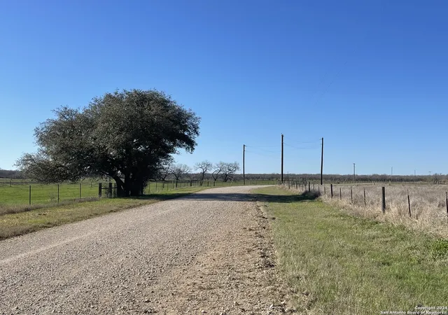 4th image of 10 County Road 101, Floresville, TX 78114 | MLS# 1910895