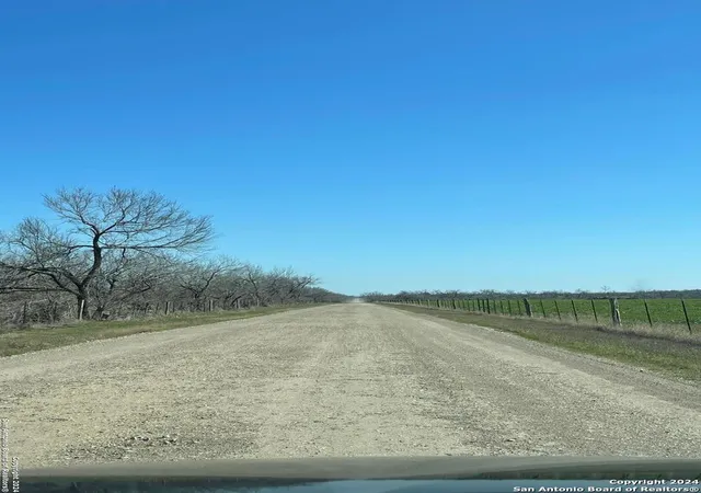 5th image of 10 County Road 101, Floresville, TX 78114 | MLS# 1910895
