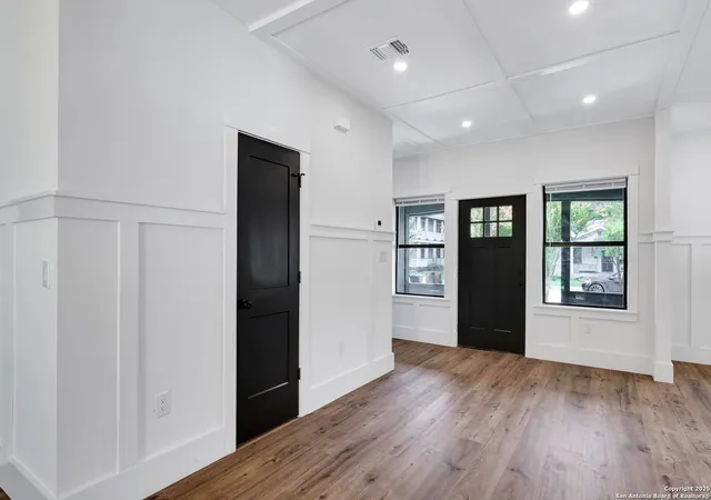 5th image of 211 Queen Anne Ct, San Antonio, TX 78209 | MLS# 1910907