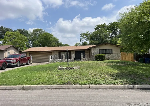 Photo 2 of Sale Pending at 3015 Tawny Oak, San Antonio, TX 78230 | MLS# 1910917 | Listing updated on 2025-09-26
