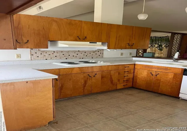 Photo 3 of Sale Pending at 3015 Tawny Oak, San Antonio, TX 78230 | MLS# 1910917 | Listing updated on 2025-09-26