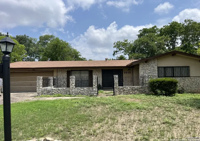 Photo 1 of Sale Pending at 3015 Tawny Oak, San Antonio, TX 78230 | MLS# 1910917 | Listing updated on 2025-09-26