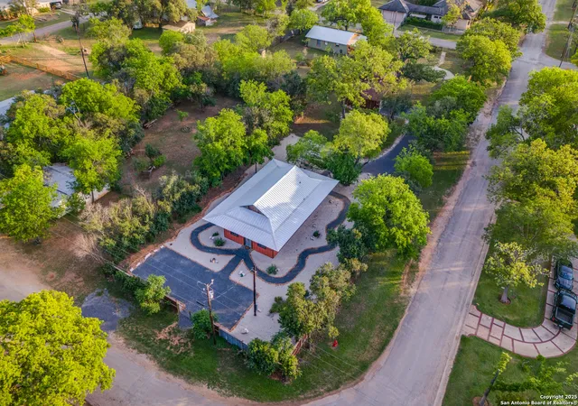 4th image of 615 15Th, Bandera, TX 78003 | MLS# 1910935