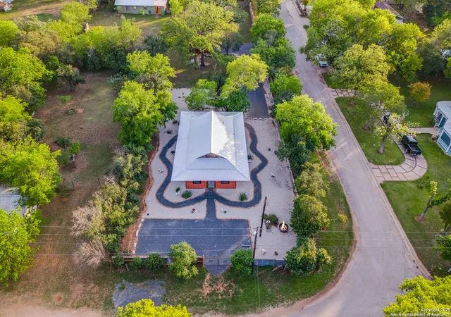 5th image of 615 15Th, Bandera, TX 78003 | MLS# 1910935