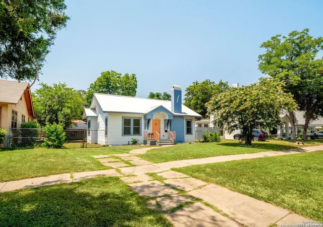 Photo 2 of Single family home for sale at 1606 W Mulberry Ave, San Antonio, TX 78201 | MLS# 1910957 | Listing updated on 2026-06-08