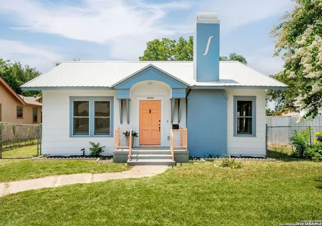 Photo 3 of Single family home for sale at 1606 W Mulberry Ave, San Antonio, TX 78201 | MLS# 1910957 | Listing updated on 2026-06-08