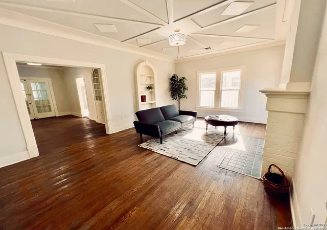 Photo 3 of Single family home for sale at 1606 W Mulberry Ave, San Antonio, TX 78201 | MLS# 1910957 | Listing updated on 2026-06-08