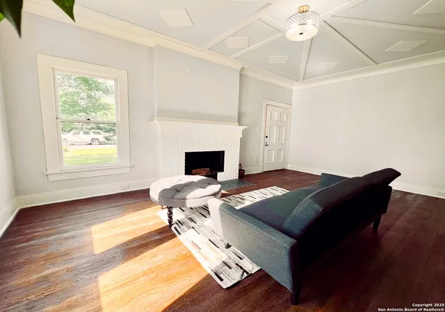 Photo 4 of Single family home for sale at 1606 W Mulberry Ave, San Antonio, TX 78201 | MLS# 1910957 | Listing updated on 2026-06-08
