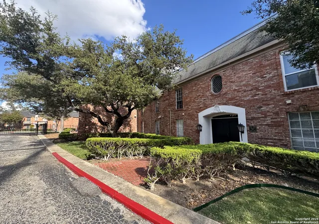 Photo 3 of Condo for sale at 7500 Callaghan #APT 254, San Antonio, TX 78229 | MLS# 1910969 | Listing updated on 2025-12-04