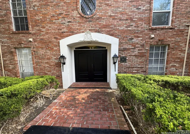 Photo 4 of Condo for sale at 7500 Callaghan #APT 254, San Antonio, TX 78229 | MLS# 1910969 | Listing updated on 2025-12-04