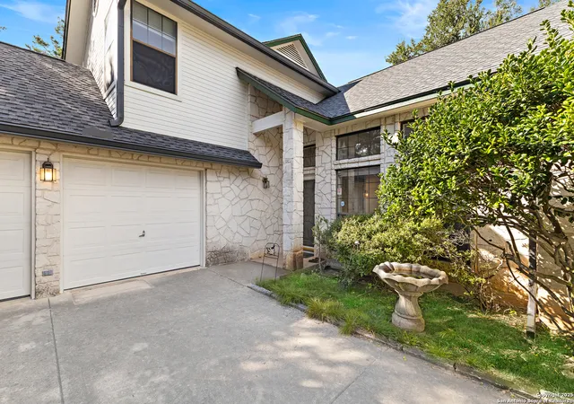 Photo 3 of Sale Pending at 25735 Green River Dr, San Antonio, TX 78260 | MLS# 1910982 | Listing updated on 2025-12-28